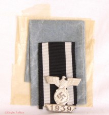 1939 Spange zum Eisernen Kreuzes 2er Klasse 1914 – 1939 Clasp to the Iron Cross 2nd Class 1914 – in Packet of issue image 2