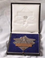 Cased Non Portable Award –  Ice skating champion 1940 image 2