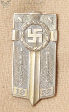 Hitler Youth Postdam Badge by F. Hoffstätter 1932 image 1