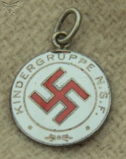 Mitgliedsanhänger der Kindergruppe der NS Membership pendant of the children’s group of the NS *ULTRA RARE* image 4