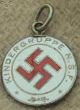 Mitgliedsanhänger der Kindergruppe der NS Membership pendant of the children’s group of the NS *ULTRA RARE* image 1